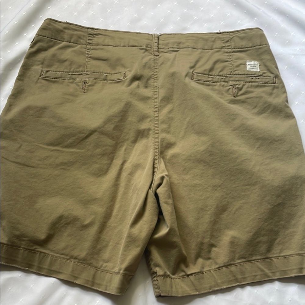 American Eagle Men’s 7” Flex khaki shorts in Tan - Picture 7 of 9